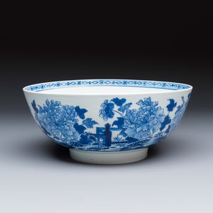 A fine Chinese blue and white 'Peonies' bowl — foto 1