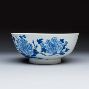 A fine Chinese blue and white 'Peonies' bowl — foto 5