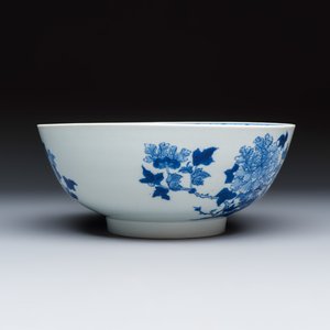 A fine Chinese blue and white 'Peonies' bowl — foto 6