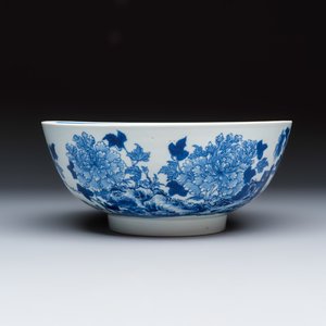 A fine Chinese blue and white 'Peonies' bowl — foto 7
