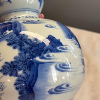 A fine Chinese blue and white ‘Scholars’ double-gourd vase — foto 8