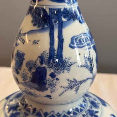 A fine Chinese blue and white ‘Scholars’ double-gourd vase — foto 10
