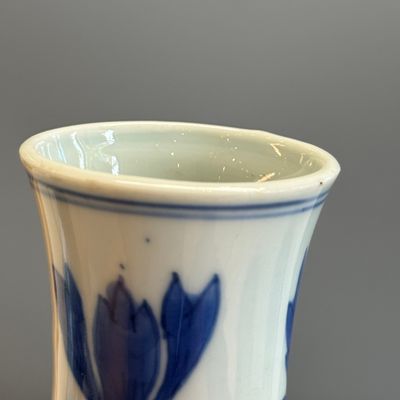 A fine Chinese blue and white ‘Scholars’ double-gourd vase — foto 13