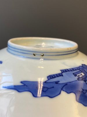 A fine Chinese blue and white shallow bowl, Kangxi mark and of the period — photo 13