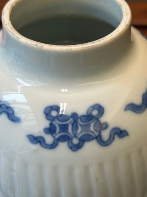 A fine Chinese blue and white silver mounted jar, signed Bo Gu Zhai 博古斎, Jiajing mark, Kangxi — photo 9