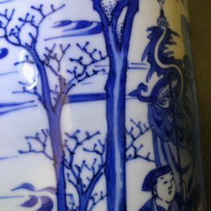 A fine Chinese blue and white sleeve vase with figural design all-round, Transitional period — 照片 16