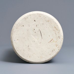 A fine Chinese blue and white sleeve vase with figural design all-round, Transitional period — 照片 6