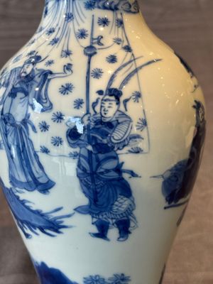 A fine Chinese blue and white vase with narrative design, Kangxi — 照片 12