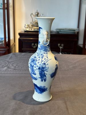 A fine Chinese blue and white vase with narrative design, Kangxi — 照片 2