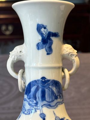 A fine Chinese blue and white vase with narrative design, Kangxi — 照片 6