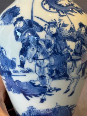 A fine Chinese blue and white vase with narrative design, Kangxi — 照片 8
