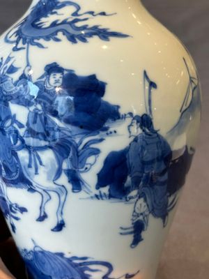 A fine Chinese blue and white vase with narrative design, Kangxi — 照片 9