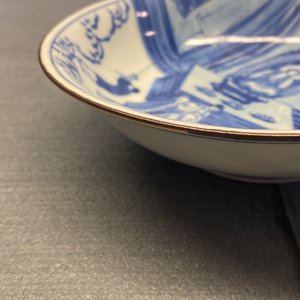 A fine Chinese blue and white Xi Xiang Ji 'temple scene' shallow bowl, Jiajing mark, Kangxi — photo 17