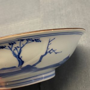 A fine Chinese blue and white Xi Xiang Ji 'temple scene' shallow bowl, Jiajing mark, Kangxi — photo 25