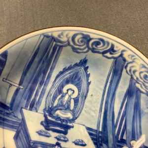 A fine Chinese blue and white Xi Xiang Ji 'temple scene' shallow bowl, Jiajing mark, Kangxi — photo 9