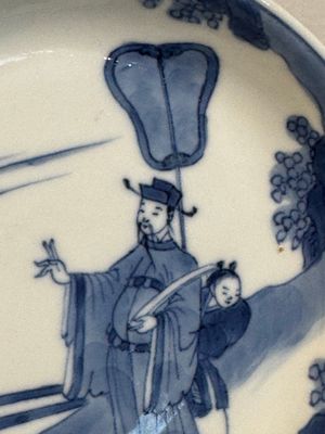 A fine Chinese blue and white 'Zhi Ri Gao Sheng 指日高升‘ saucer, Chenghua mark, Kangxi — photo 3