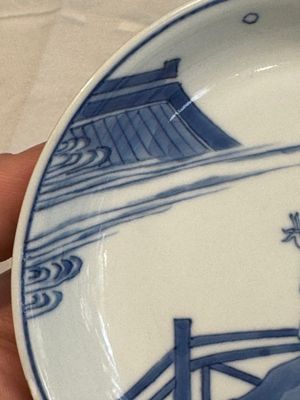 A fine Chinese blue and white 'Zhi Ri Gao Sheng 指日高升‘ saucer, Chenghua mark, Kangxi — photo 4