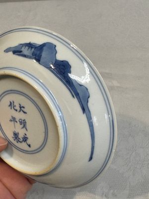 A fine Chinese blue and white 'Zhi Ri Gao Sheng 指日高升‘ saucer, Chenghua mark, Kangxi — photo 9