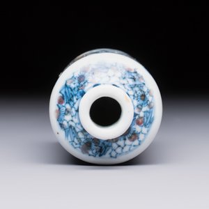 A fine Chinese blue, white and copper-red 'Kai Feng Fu 開封府' snuff bottle, Yongzheng mark, 19th C. — photo 5