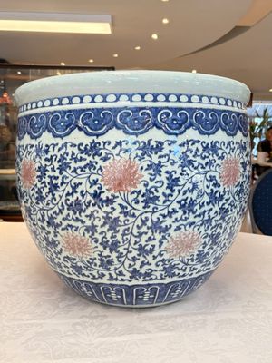A fine Chinese blue, white and copper-red 'lotus scroll' fish bowl, Qianlong — photo 1