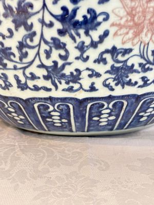 A fine Chinese blue, white and copper-red 'lotus scroll' fish bowl, Qianlong — photo 12