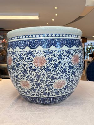 A fine Chinese blue, white and copper-red 'lotus scroll' fish bowl, Qianlong — photo 7