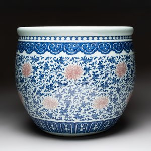 A fine Chinese blue, white and copper-red 'lotus scroll' fish bowl, Qianlong — photo 2