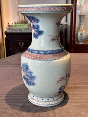 A fine Chinese blue, white and copper-red 'magpie and pine tree' vase, Yongzheng/Qianlong — foto 4