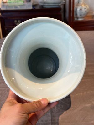 A fine Chinese blue, white and copper-red 'magpie and pine tree' vase, Yongzheng/Qianlong — foto 5