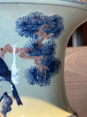 A fine Chinese blue, white and copper-red 'magpie and pine tree' vase, Yongzheng/Qianlong — foto 7