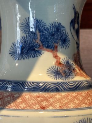 A fine Chinese blue, white and copper-red 'magpie and pine tree' vase, Yongzheng/Qianlong — foto 8