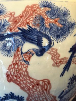 A fine Chinese blue, white and copper-red 'magpie and pine tree' vase, Yongzheng/Qianlong — foto 9