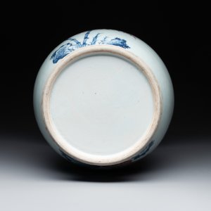 A fine Chinese blue, white and copper-red 'magpie and pine tree' vase, Yongzheng/Qianlong — foto 6