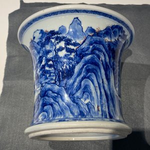 A fine Chinese blue, white and copper red 'Master of the Rocks' brush pot, Kangxi — photo 40