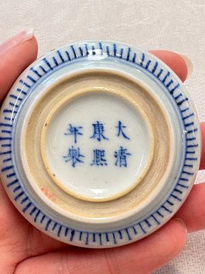 A fine Chinese blue, white and copper-red 'riverscape' seal paste box and cover, Kangxi mark, 19/20th C. — photo 3
