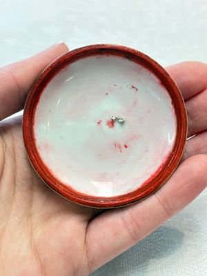 A fine Chinese blue, white and copper-red 'riverscape' seal paste box and cover, Kangxi mark, 19/20th C. — photo 4