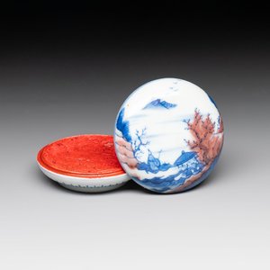 A fine Chinese blue, white and copper-red 'riverscape' seal paste box and cover, Kangxi mark, 19/20th C. — photo 1