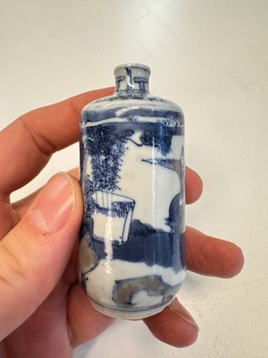 A fine Chinese blue, white and copper-red 'Tong Zi Zhi Lu 童子指路' snuff bottle — 照片 5