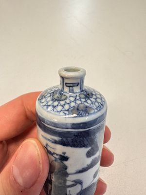 A fine Chinese blue, white and copper-red 'Tong Zi Zhi Lu 童子指路' snuff bottle — 照片 10