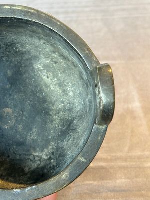 A fine Chinese bronze censer and cover with a Buddhist lion, 'ding 鼎', Xuande Mark, Ming — foto 11