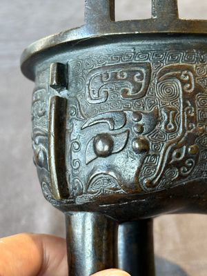 A fine Chinese bronze censer and cover with a Buddhist lion, 'ding 鼎', Xuande Mark, Ming — foto 15