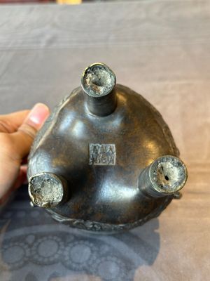 A fine Chinese bronze censer and cover with a Buddhist lion, 'ding 鼎', Xuande Mark, Ming — foto 16