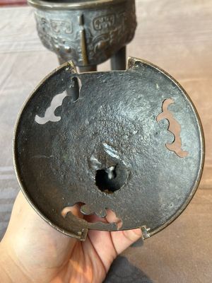 A fine Chinese bronze censer and cover with a Buddhist lion, 'ding 鼎', Xuande Mark, Ming — foto 9