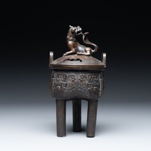 A fine Chinese bronze censer and cover with a Buddhist lion, 'ding 鼎', Xuande Mark, Ming — foto 2