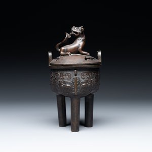 A fine Chinese bronze censer and cover with a Buddhist lion, 'ding 鼎', Xuande Mark, Ming — foto 4