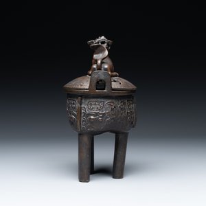 A fine Chinese bronze censer and cover with a Buddhist lion, 'ding 鼎', Xuande Mark, Ming — foto 5