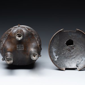 A fine Chinese bronze censer and cover with a Buddhist lion, 'ding 鼎', Xuande Mark, Ming — foto 7