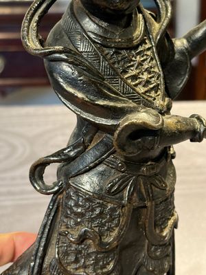 A fine Chinese bronze figure of a divinity, Ming — 照片 11