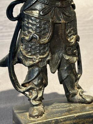 A fine Chinese bronze figure of a divinity, Ming — 照片 13