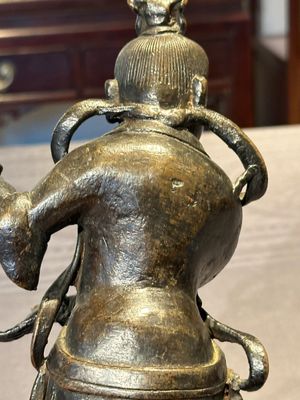 A fine Chinese bronze figure of a divinity, Ming — 照片 16